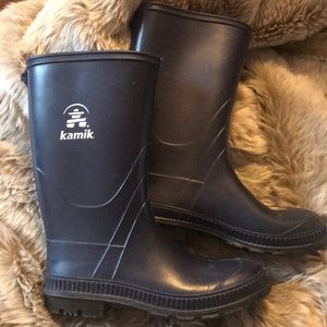 Kamik Rain Boot.   Navy - Mid Calf.